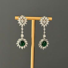 Load image into Gallery viewer, Emerald Vee