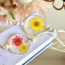 Load image into Gallery viewer, Fresh Flower Rakhi Set