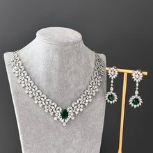 Load image into Gallery viewer, Emerald Vee