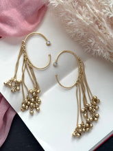 Load image into Gallery viewer, Tassel Bell Cuff