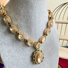 Load image into Gallery viewer, Lilly - Emerald Green
