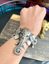 Load image into Gallery viewer, Hastha Kada - Silver
