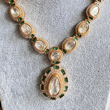 Load image into Gallery viewer, Lilly - Emerald Green
