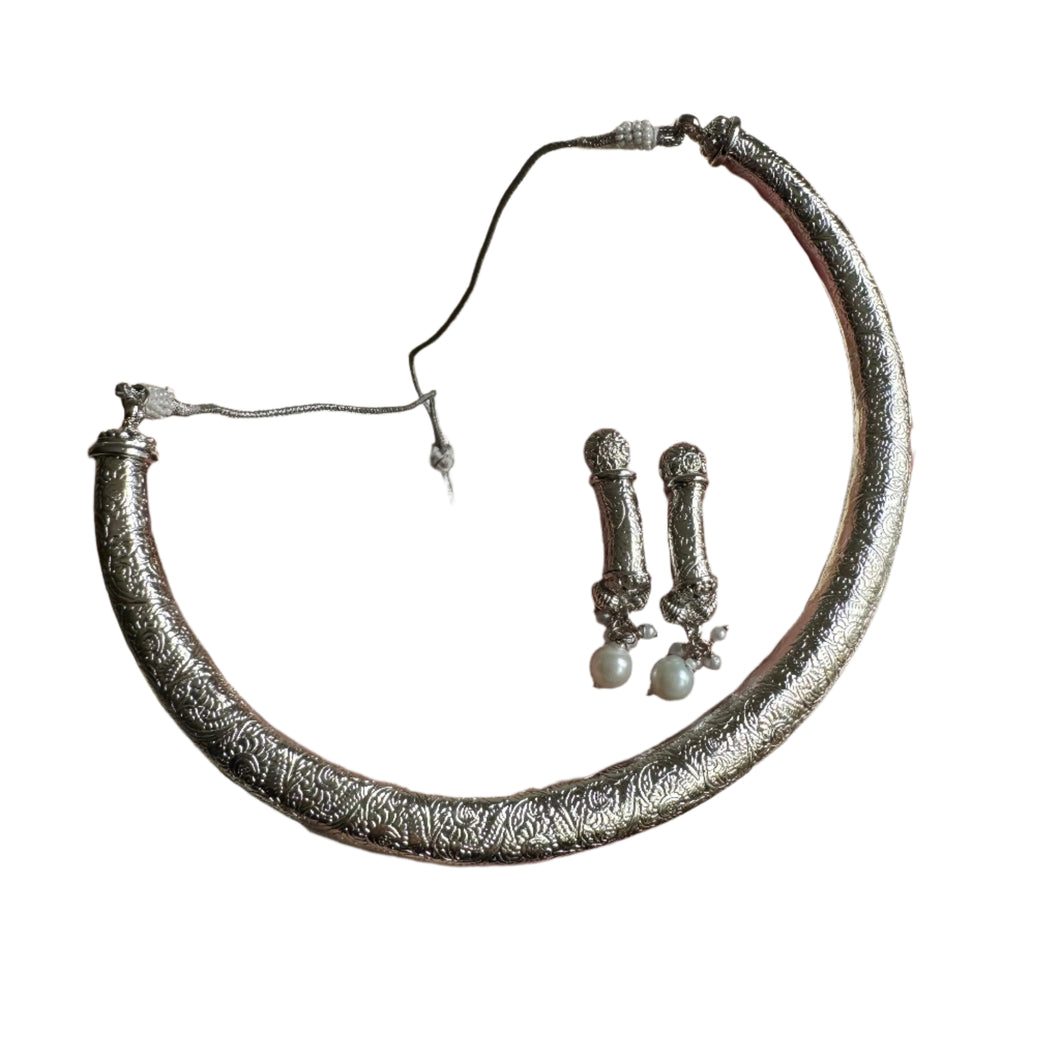 Hasli Choker Necklace - Silver
