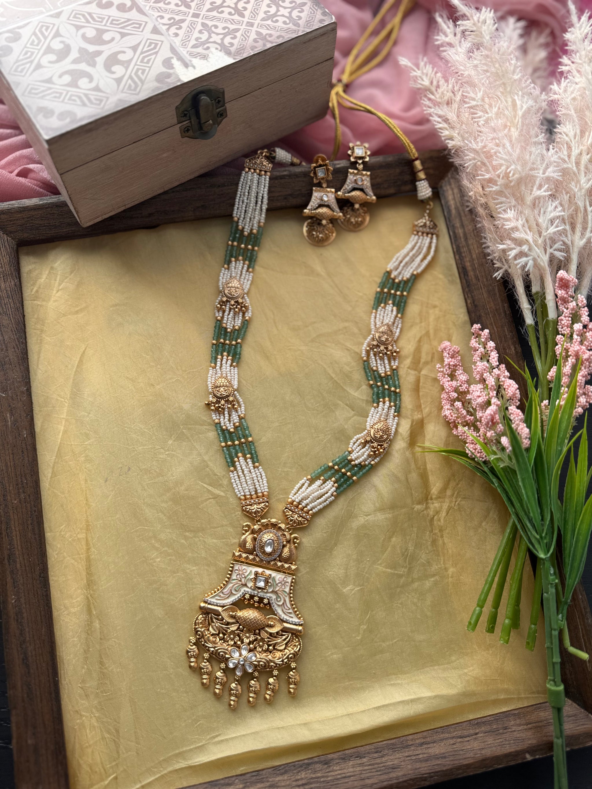 Necklaces – Saaj By G