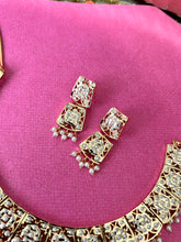 Load image into Gallery viewer, Gold Pearl Necklace
