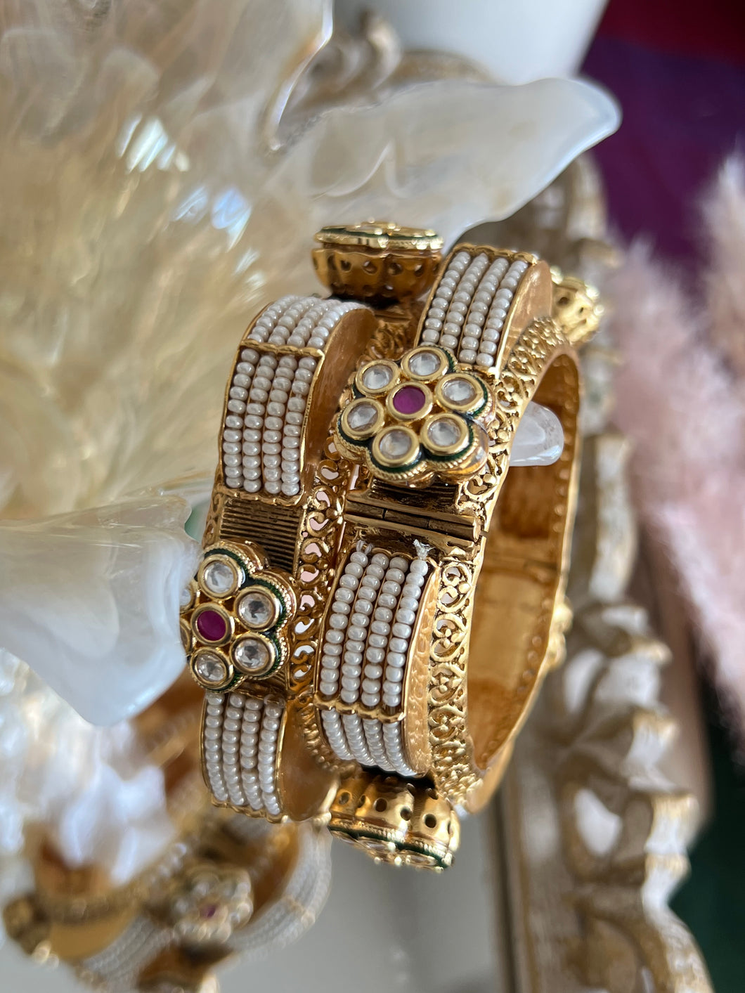 Ivory Pearls Pacheli Kangan