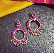 Load image into Gallery viewer, Sonam Round Danglers
