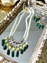 Load image into Gallery viewer, Emerald &amp; Kundan
