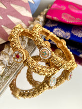 Load image into Gallery viewer, Kundan Meenakari Pacheli Kada
